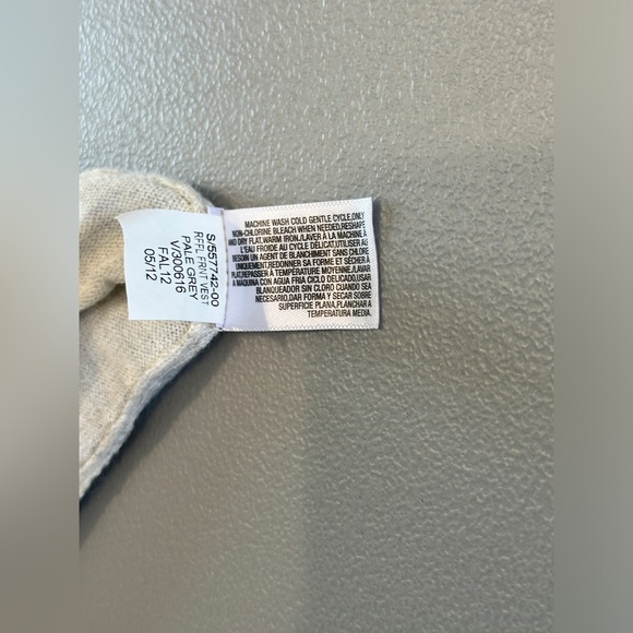 Old Navy Women’s Lightweight Sleeveless Cardigan Vests - Size Medium - Picture 7 of 7